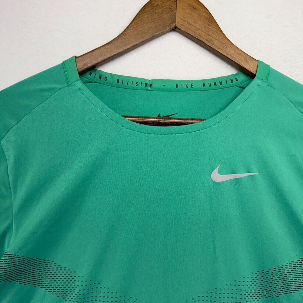 Nike Running Shirt Men's Small Green Lightweight Training Reflective Dri Fit Run